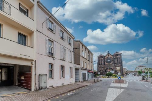 Bleuet Roanne centre-ville -Parking & Clim in Roanne