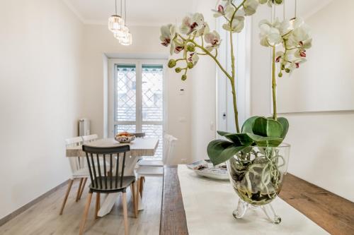 Elegant and spacious apartment facing the subway near the Vatican, Rzym (zdjęcie 3)