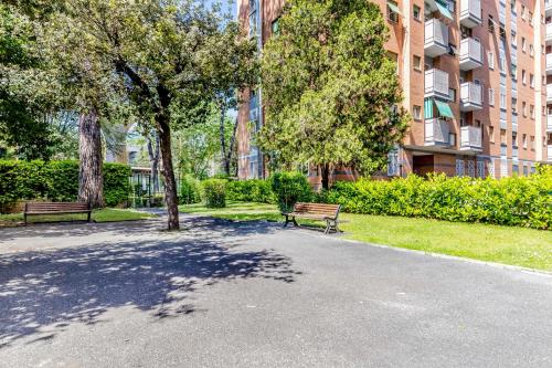 Elegant and spacious apartment facing the subway near the Vatican, Rzym