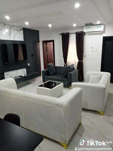 FULLY FURNISHED DAILY FLAT RENTALS AND APARTMENT RENTAL AT IPAM SELF SERVICE 2BEDROOM And 1 BED APAR in Овері