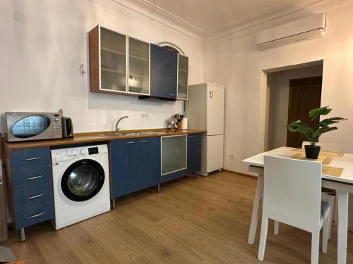 Spacious 1BR Apartment in Central Sofia, Next to University, Sofía (foto 9)