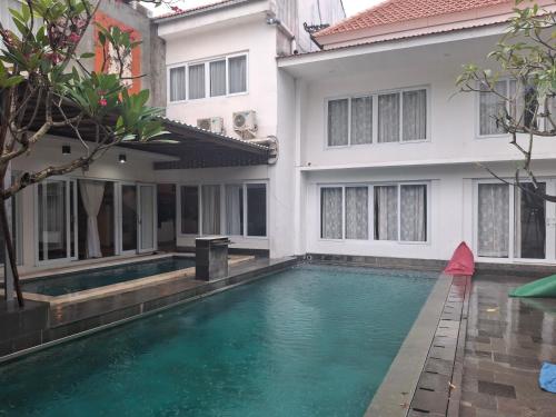 Queen Villa Jimbaran By Novita