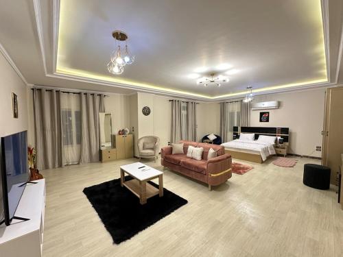 Luxury studio, Каир