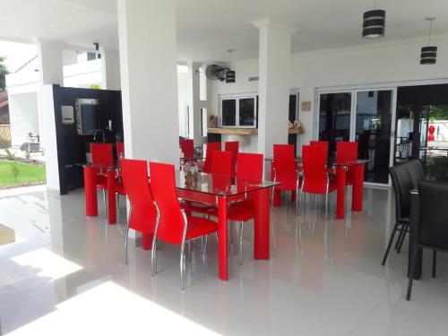 Restaurant, Silver Fern Beach Retreat in Sekotong