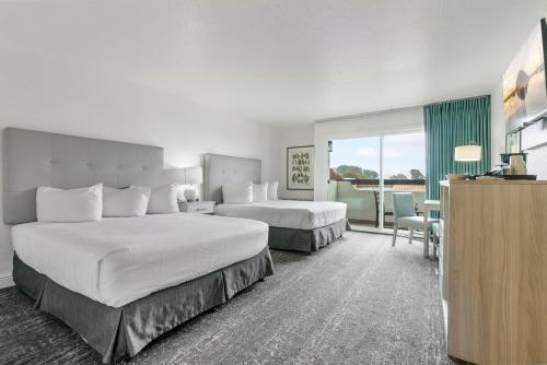 2 queen beds