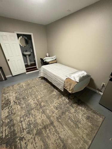 Cozy Room Near Downtown Hendersonville in Hendersonville (TN)