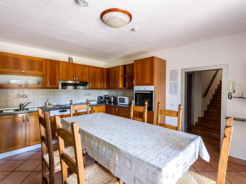 virtuve, Lovely & Spacious house Pool, BBQ in Morbio Inferiore