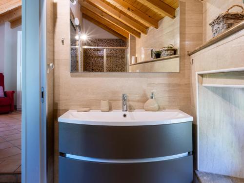 Lovely & Spacious house Pool, BBQ in Morbio Inferiore