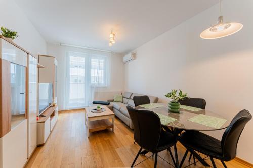 Zagreb 136 - Bedroom - Parking - Loggia - New - Apartment - Flexible Keybox Entry - Modern - Monthly – khách sạn tại Savica