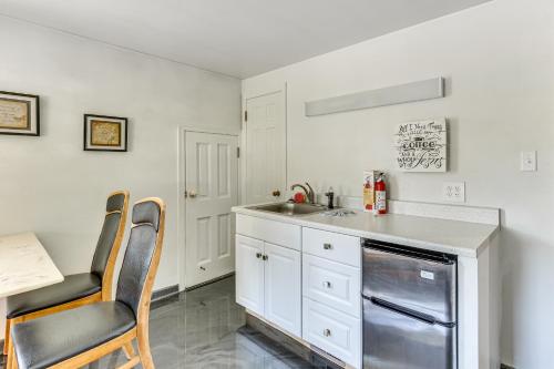 1 Mi to Dtwn Salem: Apt w/ Garage Access! in Salem (OH)