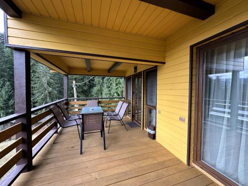 陽台/露台, Котедж Forest house in 韋爾賀維納