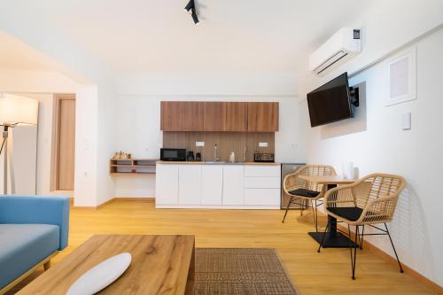 Niki Athens Suites - Deluxe Suite at Historical Centre Monastiraki, Athens (photo 9)