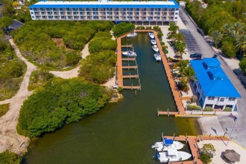 Marina and Ocean View 2 Bed 2 Bath End Unit 4201 in Tavernier (FL)