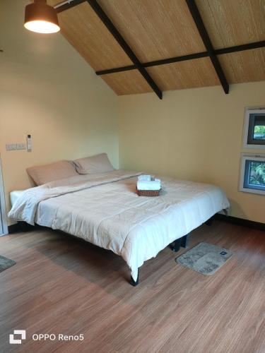 สถานีน้ำหวาน รีสอร์ท น้ำตกอ้ายเขียว in Phrom Khiri