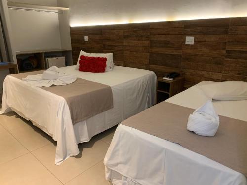3 twin beds