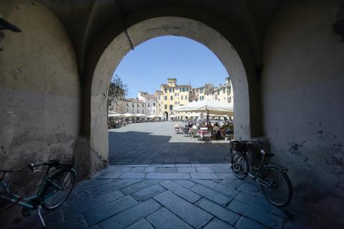 Apartment with City View image 9