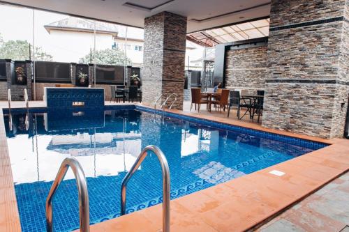 Piscina, Merzino Palace in Uyo