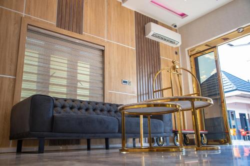 Vestíbulo, Merzino Palace in Uyo