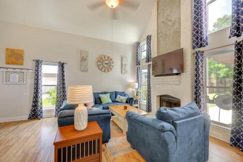 Dog-Friendly Live Oak Home with Hot Tub and Game Room! in San Antonio, USA