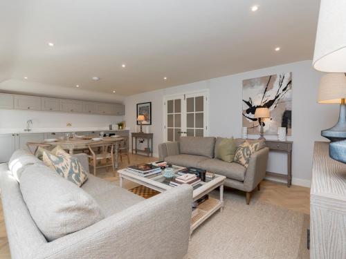 Pass the Keys Stunning Coach House in Central Bath with parking, Bath