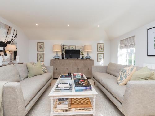 Pass the Keys Stunning Coach House in Central Bath with parking, Bath (photo 3)
