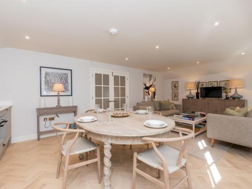 Pass the Keys Stunning Coach House in Central Bath with parking, Bath (photo 8)