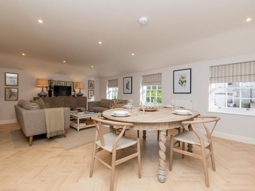 Pass the Keys Stunning Coach House in Central Bath with parking, Bath (photo 11)