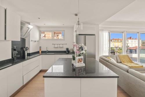 REF 1493 - Cannes -City Center Banane District - image 3