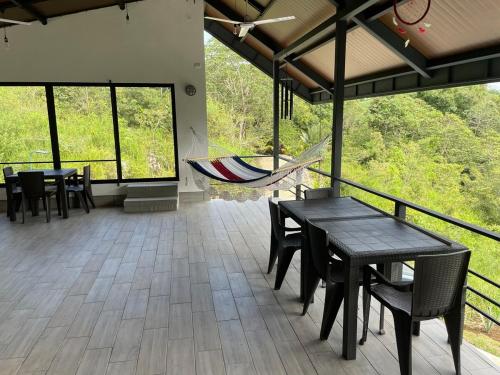 Refugio La Montana, Costa Rica, Cabin for Four in Linda Vista