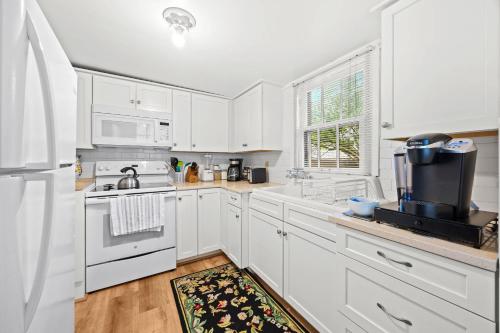 Stunning Cottage in Famous KY Garden -Sleeps 2 in Prospect