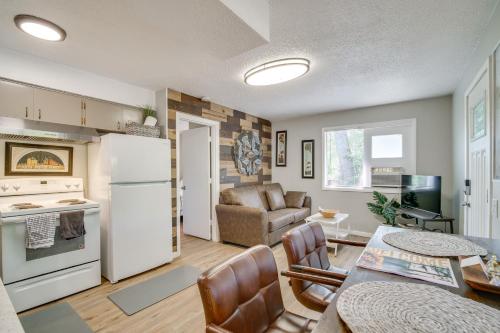 . Cozy Roseburg Home w/ Deck + Gas Grill!