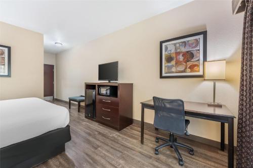 Best Western Plus Eastgate Inn & Suites - image 4