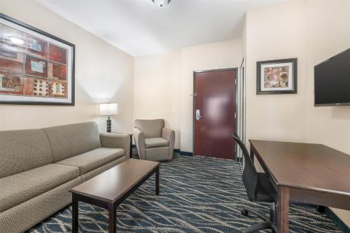 Best Western Plus Eastgate Inn & Suites - image 7