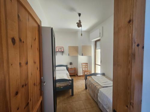 2 bedrooms, 4 beds