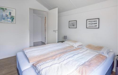 Nice home in Hoge Hexel w/ WiFi and 3 Bedrooms - image 14