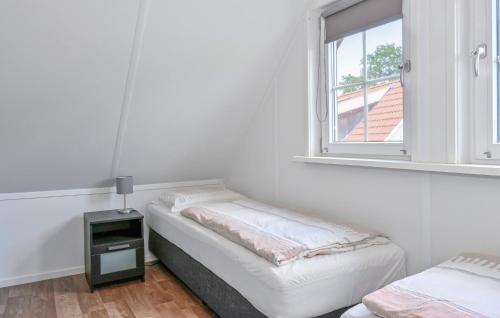 Nice home in Hoge Hexel w/ WiFi and 3 Bedrooms - image 9