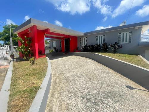 Big House Next to the Airport in Río Piedras
