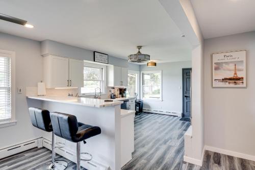 Riverfront Retreat with Dock and Kayaks in McHenry in แมคเฮนรี (IL)