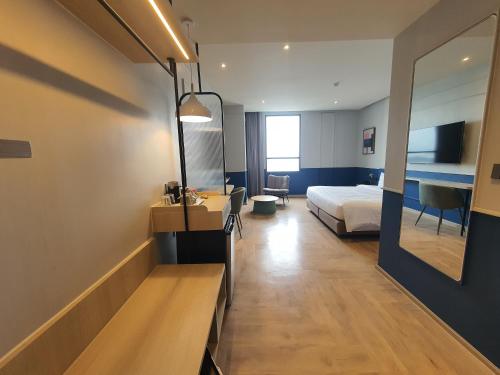 room detail thumbnail 0