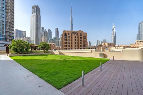 Vogue Downtown Dubai Bellevue tower walkable to burj khalifa and the dubai mall Amazing Burj view from the swimming pool, Dubái (foto 3)