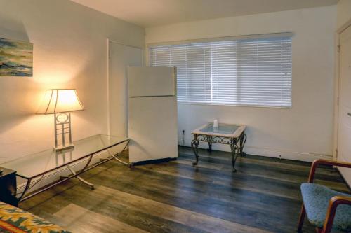 Beach and Town Motel - image 12