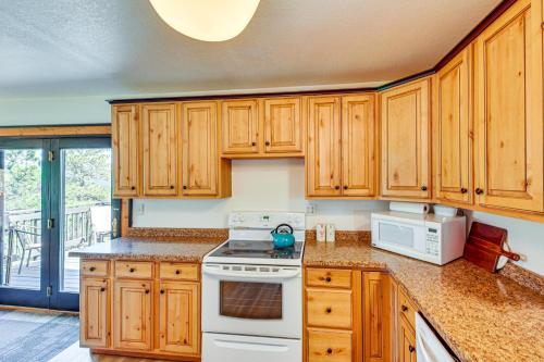 3 Mi to Dtwn: Mtn-View Retreat in Hot Springs! in Hot Springs (SD)