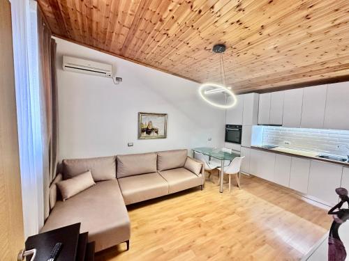 Soer Apartment - Tirana Center, Veranda & Comfort, Tirana