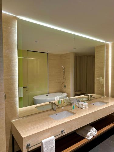 room detail thumbnail 2