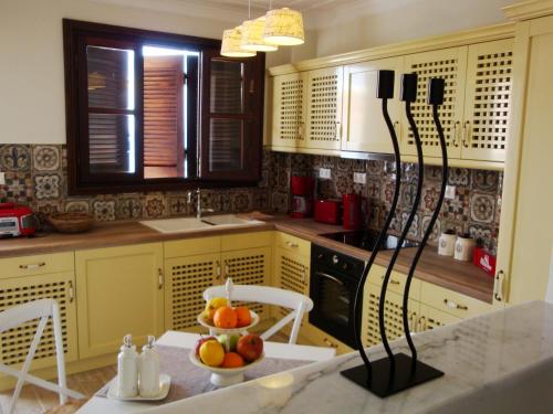 Létesítmények, Halkis Muses in Halki