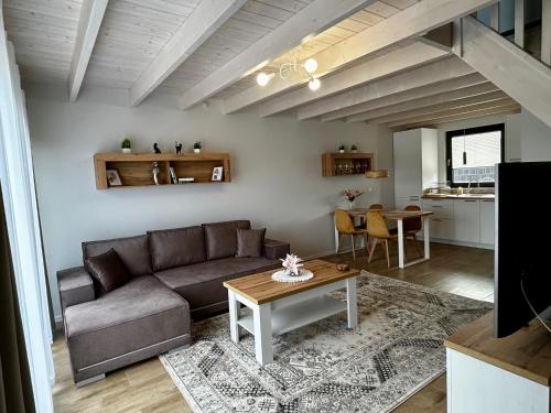 2 bedrooms, 4 beds