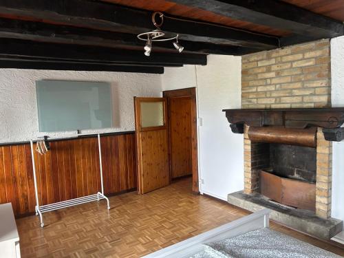 Ara Gesa Old Cottage in Curtina, Schweiz