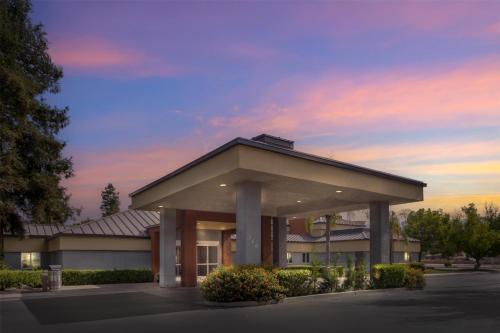 Best Western Porterville Inn - main image