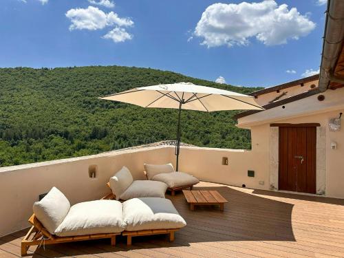 Historic Apartment With Views Of Abruzzo Valley gîte à louer Tione degli Abruzzi