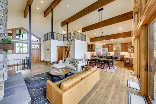 Stunning View! Peaceful & Modern Schweitzer Chalet in Sandpoint (ID)